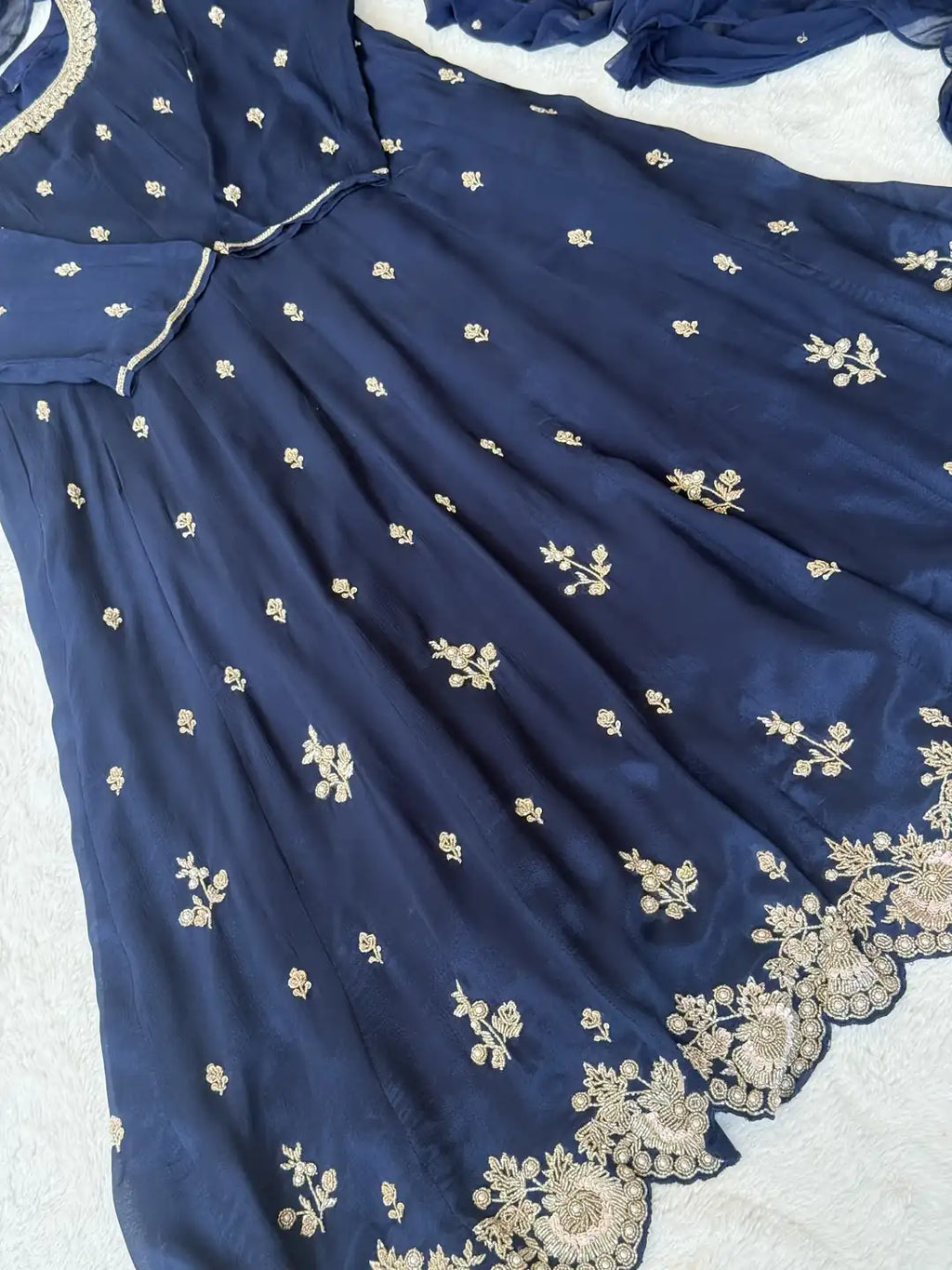 Chinnon gown set - AV0011